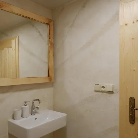 - Vinarstvi Hanus بيت ضيافة