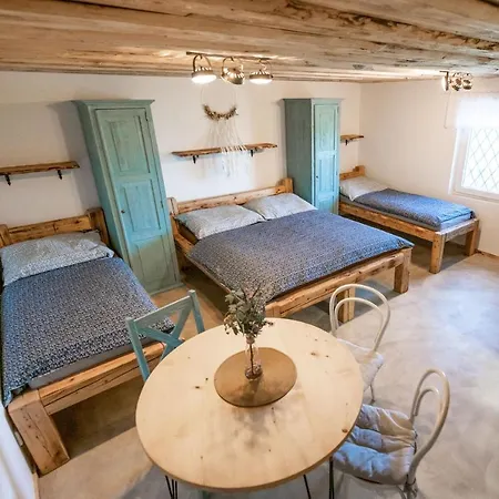 - Vinarstvi Hanus 3*