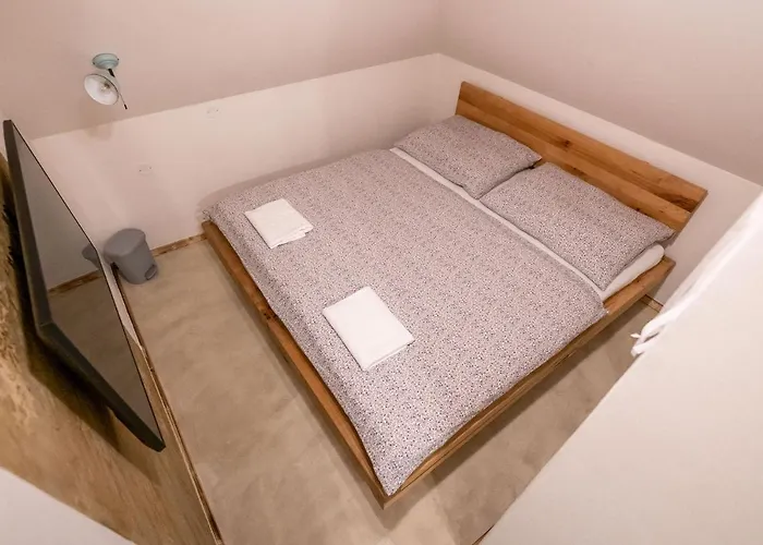 - Vinarstvi Hanus 3* Blucina